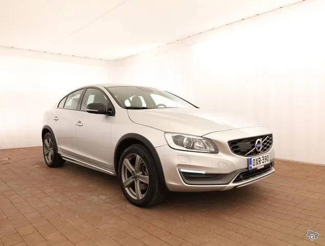 Volvo S60 D4 AWD Summum aut - VOC, Blis, Vetokoukku, Webasto Image 1