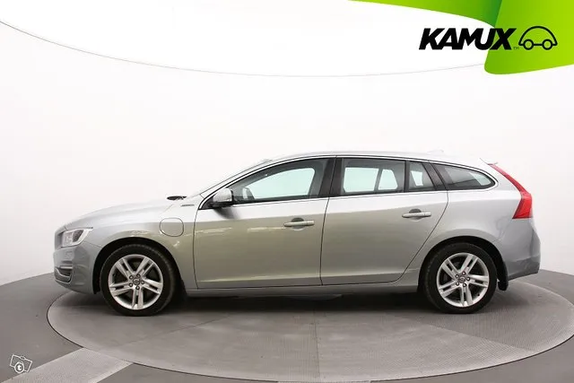 Volvo V60 D6 AWD Summum plug in hybrid aut / Navi / Digimitt Image 8